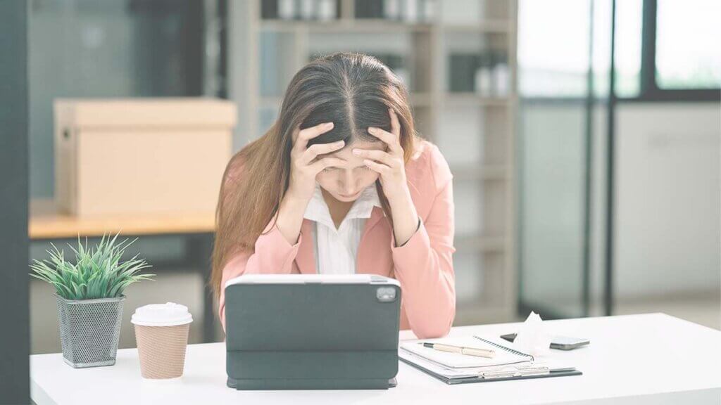 SÍNDROME DEL TRABAJADOR QUEMADO, UN PROBLEMA DE SALUD LABORAL.